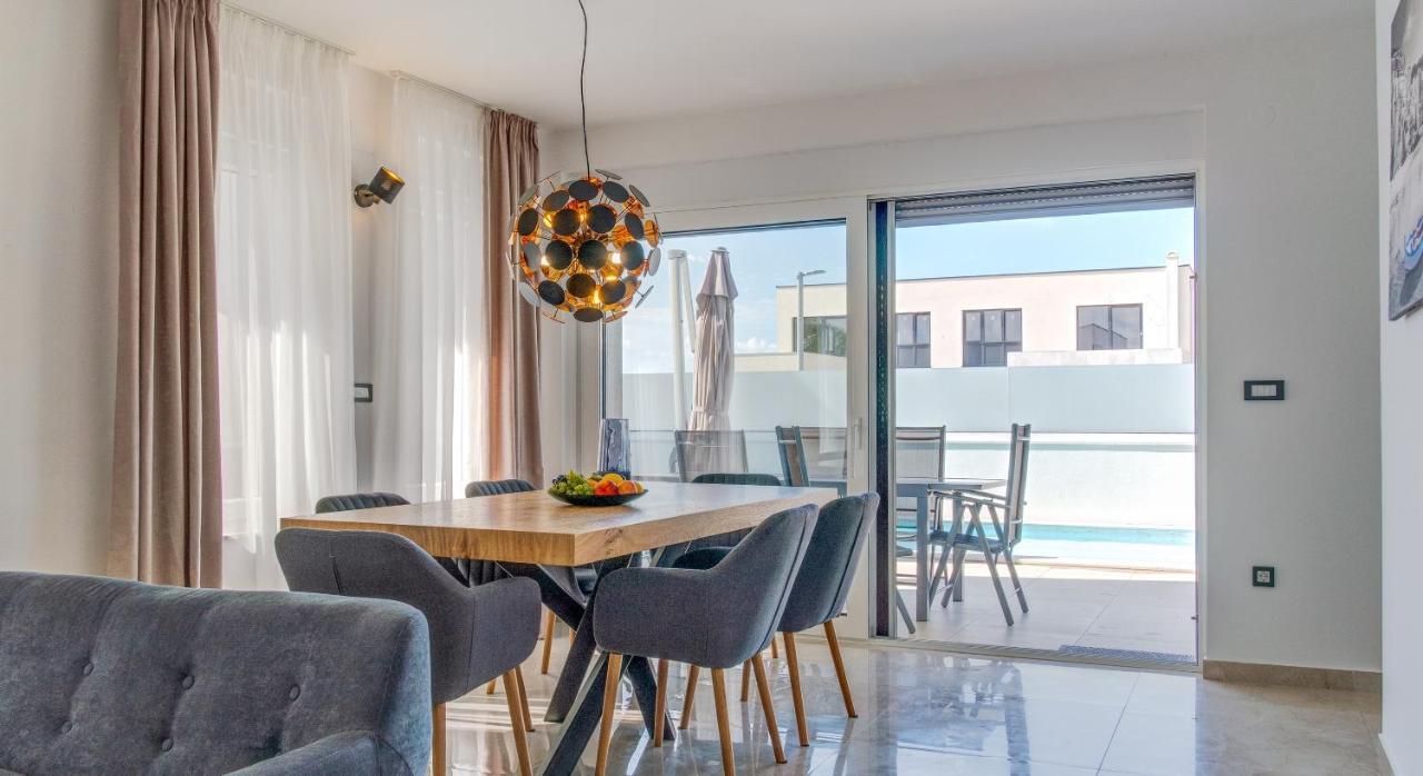Villa Dea - Dein Rueckzugsort Am Meer Mit Beheiztem Pool Vrsi Exterior foto