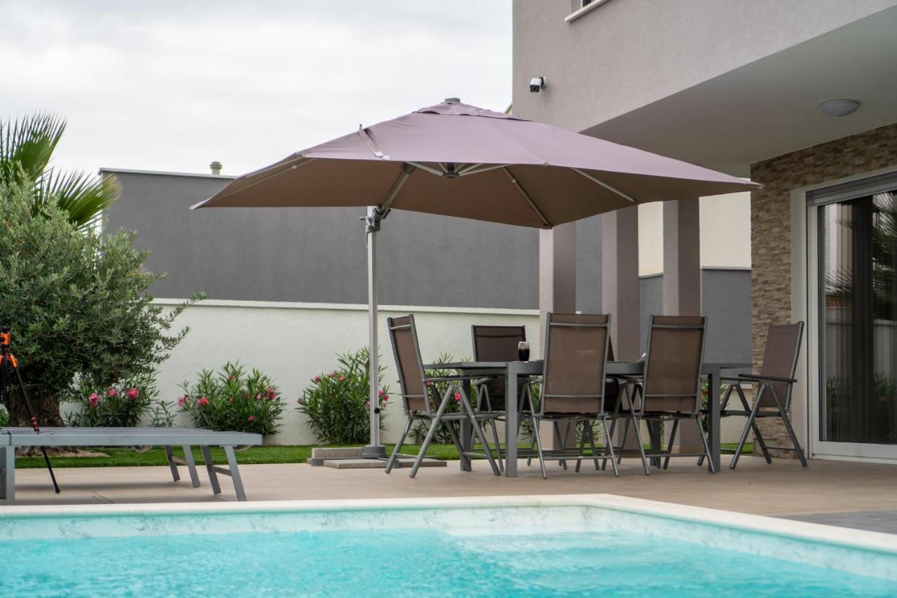 Villa Dea - Dein Rueckzugsort Am Meer Mit Beheiztem Pool Vrsi Exterior foto